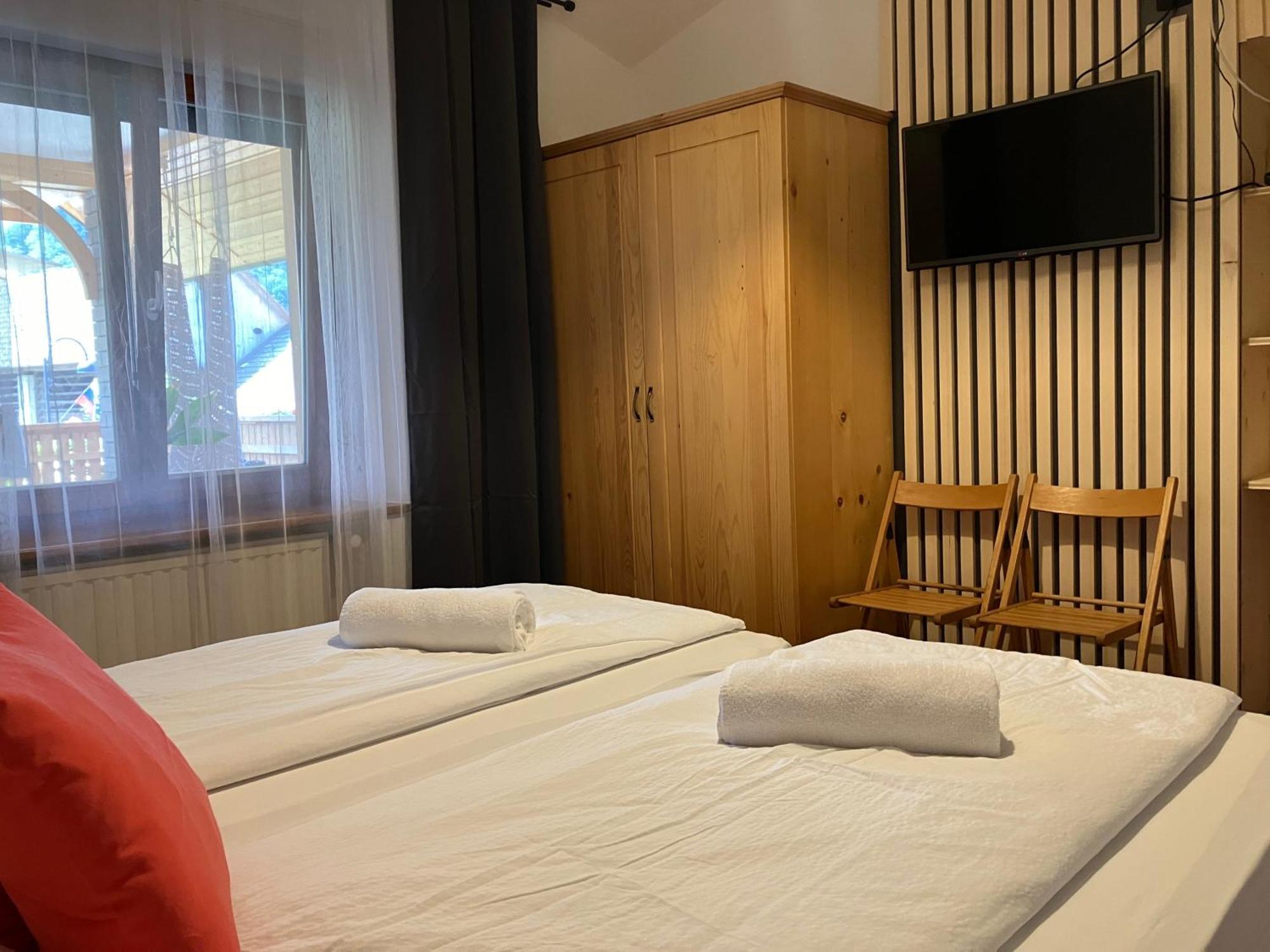 Apartments Pri Bostjanovcu Gorenja Vas  Bagian luar foto